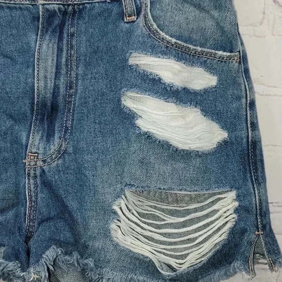 Hollister High Rise Distressed Short Size 27 - Picture 3 of 11
